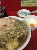 「小ラーメン(全増し、生卵)」@ラーメン二郎 茨城守谷店の写真