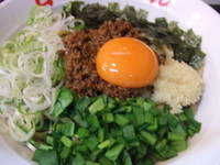 「台湾まぜそば　８３０円」@日の出らーめん 横浜桜木町本店の写真