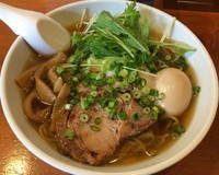 「冷やしラーメン＋味付玉子（￥850＋サービス券）」@麺や 阿闍梨の写真