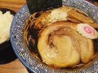 「【限定】福原ブラック　780円＋半ライス　50円」@ラーメン燈郎の写真