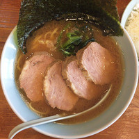 「チャーシューらーめん＋ライス（サービス）」@横浜家系らーめん 家丸の写真