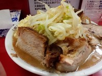 「小ラーメン豚入り（麺少なめやさいニンニク）」@ラーメン にんにくマンの写真