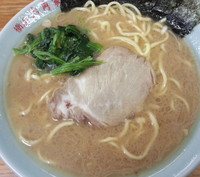 「ラーメン＋生キャベツ＋ほうれん草」@六角家 六角橋本店の写真