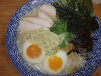 「鶏塩そば(700円)特製(+200円)」@ひかり食堂の写真