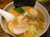 「濃厚魚出汁らーめん＋味玉」@らーめん嗟哉の写真