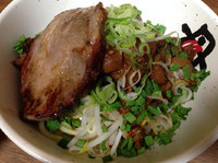 「ジャンク限定 ☆丸腸まぜ麺 自家製燻製ロースのせ☆」@丹行味素 北新横浜本店の写真