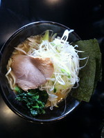 「ねぎラーメン大盛り＆餃子」@麺屋 黒琥〜KUROKO〜 東神奈川店の写真