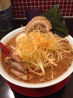 「とんこつネギ山ラーメン 大盛」@ラーメンのまめぞう 草加本店の写真