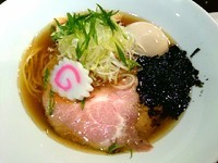 「豊深煮干しそば（醤油・細麺）750円＋味玉」@麺や 虎徹の写真