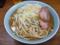 「ラーメン（野菜少な目）　７００円」@ラーメン二郎 池袋東口店の写真