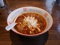 「牛すじピリ辛ラーメン」@ホルモンビストロ 瞬の写真