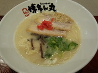 「白とんこつラーメン590円」@博多ん丸 イオンモールつくば店の写真