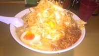 「旨辛冷しみそラーメン（８００円）大盛サービス」@超ごってり麺 ごっつの写真