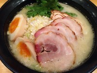 「☆こってり塩らーめん☆」@鶏らーめん  極楽鳥の写真