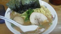 「ラーメン中盛（７５０円）＋味玉（１００円）」@たかさご家 関内店の写真