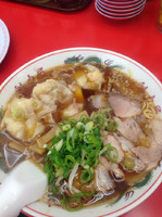 「特製醤油ラーメン➕ワンタン」@ラーメン 魁力屋 川崎新城店の写真