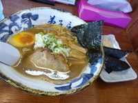 「魚介しぼり醤油+チャーマヨのりまき」@弟子屈ラーメン 弟子屈総本店の写真