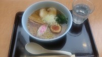 「鶏がらスープの正油ラーメン(並盛)　￥400」@我流食堂 シーサイドひたちなか店の写真