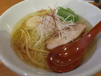 「香彩鶏だし味玉塩らーめん」@麺屋 翔 西新宿本店の写真