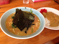 「ラーメンセット（味噌）900円」@岡本屋の写真