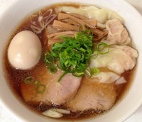 「特製醤油ラーメン　1050円 大盛り100円」@ラーメン星印の写真