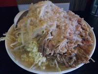 「ラーメン　ブタ増し　※野菜：大、ニンニク：普通、脂：大」@麺とび六方の写真