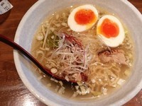 「塩らぁめん＋玉子入り」@らぁめん シフクの写真