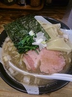 「煮干ラーメン」@すごい煮干ラーメン凪 新宿ゴールデン街店 本館の写真