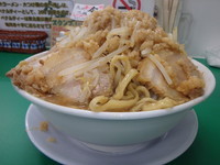 「中豚ラーメン(980円)野菜マシ、ニンニク、アブラ、カラメ」@今を粋ろ 米子店の写真