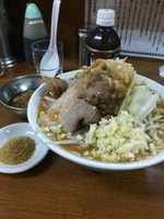 「ラーメン（ニンニク、アブラ）＋魚粉」@ラーメンの店 どでん 北浦和店の写真