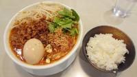「海老香る担々麺全部のせ（1,050円）＋半ライス（100円）」@鳴声 立川店の写真