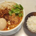 海老香る担々麺全部のせ（1,050円）＋半ライス（100円）