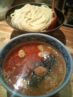 「辛つけ麺　中盛」@つけ麺専門店 三田製麺所 有楽町店の写真