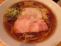 「お醤油らーめん　「702円」」@らーめん芝浜の写真