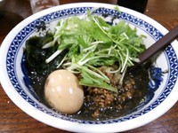 「SPラーメン800円（バリコク黒ゴマたんたん麺）＋ビール」@麺や てつの写真