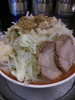 「小ラーメン(カラメ以外全マシ)」@麺でる 南大沢店の写真
