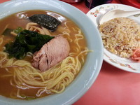 「ラーメン＋半チャーハン」@ラーメンショップ 八柱店の写真