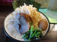 「塩ラーメン大盛り固め＋ぱるぷん盛り1000円」@横浜家系 ぱるぷん亭の写真