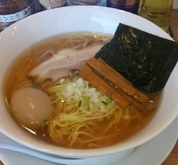 「白醤油らーめん（小）＋味玉　790円」@らーめん みき屋の写真