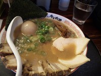 「特製六助盛豚骨+デザートサービス　１０２６円」@豚骨商店 ゆい六助 上田店の写真