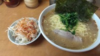 「ラーメン、大盛、辛め、辛めネギトッピング」@横浜ラーメン 町田家 新百合ヶ丘店の写真