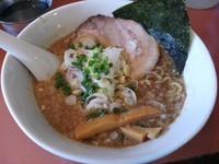 「【裏メ】魚介しょうゆラーメン　カツオ　：背脂あり（大盛り）」@俺らラーメン ちょもらんまの写真