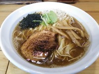 「煮干しそば750円＋缶ビール」@ときわ亭の写真