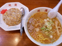 「みそラーメン＋少なめチャーハン」@純連 東京店の写真