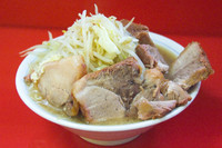 「小ラーメン豚入り＋ヤサイ＋ニンニク」@ラーメン にんにくマンの写真