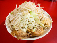 「小ラーメン700円（ヤサイ＋ニンニク）」@ラーメン二郎 札幌店の写真