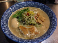 「味玉鶏塩ラーメン 中盛」@濃厚らーめんガツリの写真