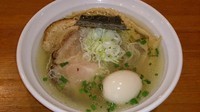 「純系 塩 味玉ラーメン」@麺や 飛来の写真