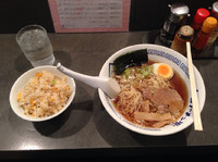 「木久ちゃん正油ラーメン500円＋半チャーハン100円＝600円」@代々木ラーメン党の写真