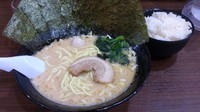 「ラーメン(大盛･麺硬め・味濃いめ)＋ライス・海苔(サービス)」@横浜家系らーめん 魂心家 藤沢店の写真